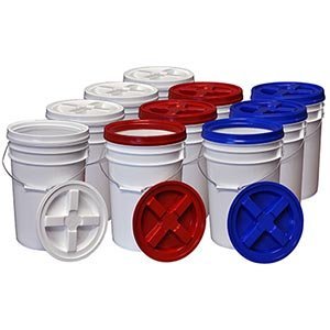 8 gallon bucket with lid